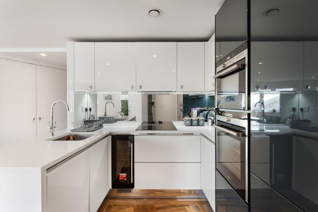 Property photo 3 of 18 Image