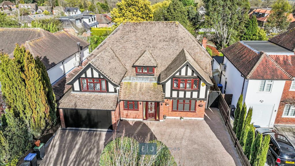 Property photo 2 of 35