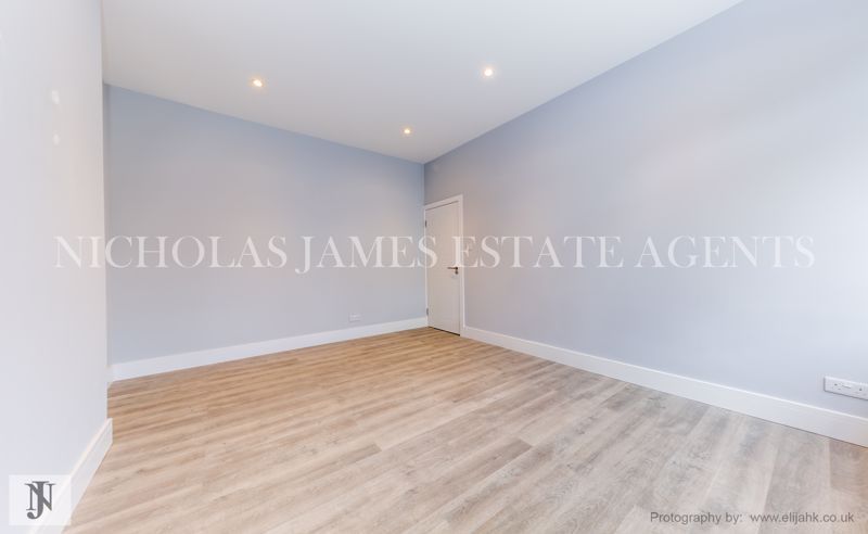 Property photo 3 of 9 Photo 13