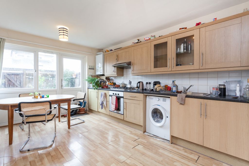 Property photo 3 of 9 Kitchen