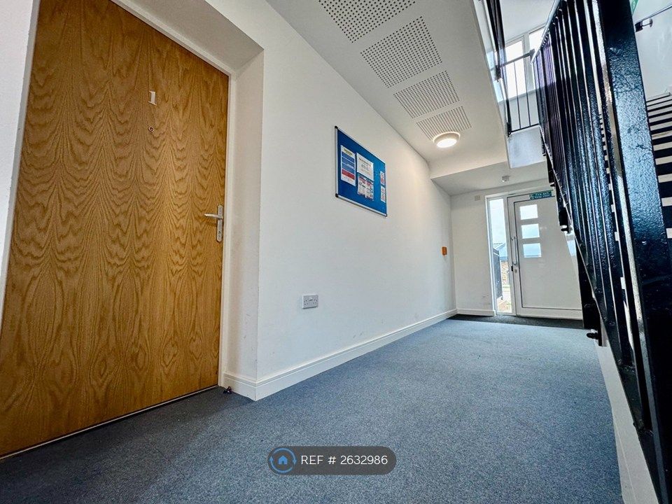 Property photo 2 of 12 Communal Hallway