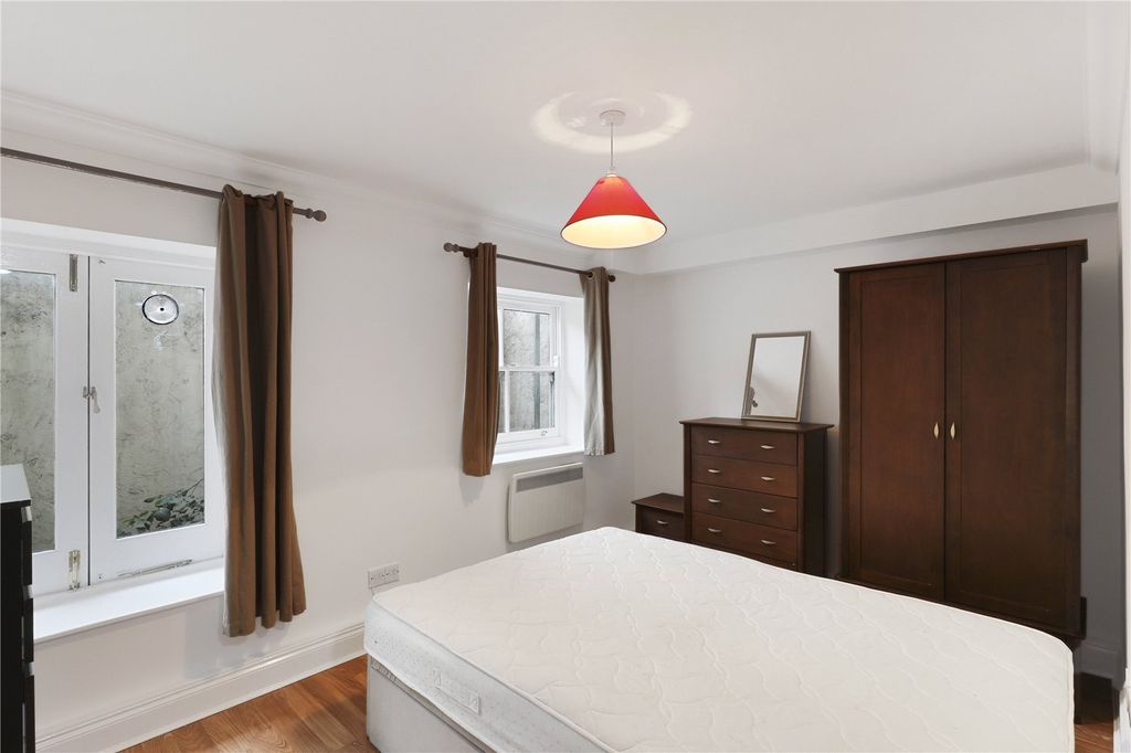 Property photo 3 of 9 Bedroom