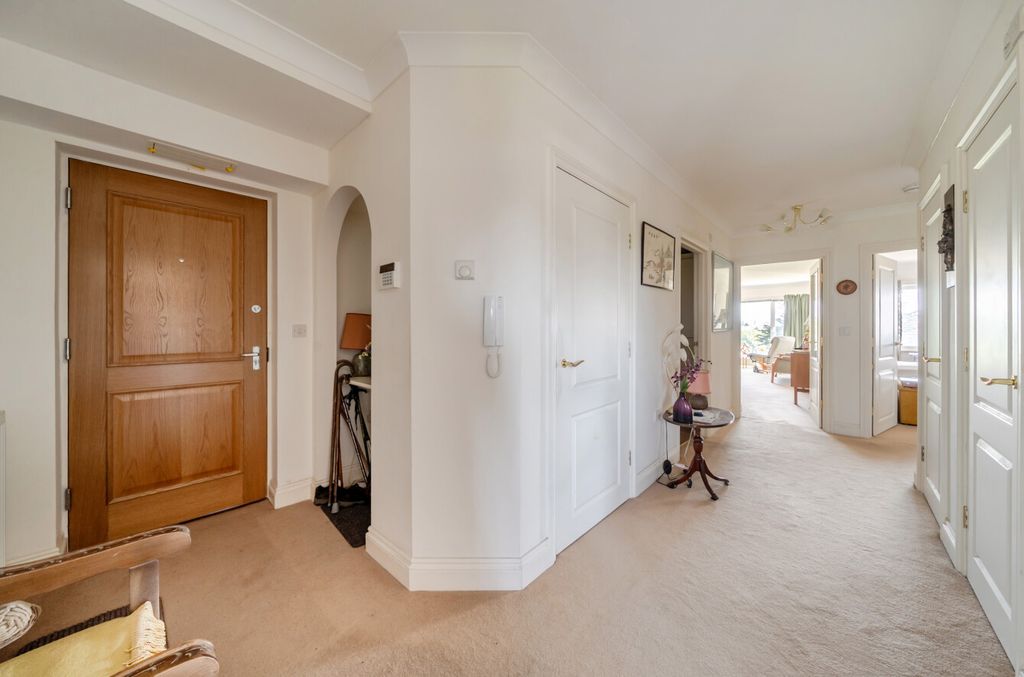 Property photo 3 of 21 Entrance Hall