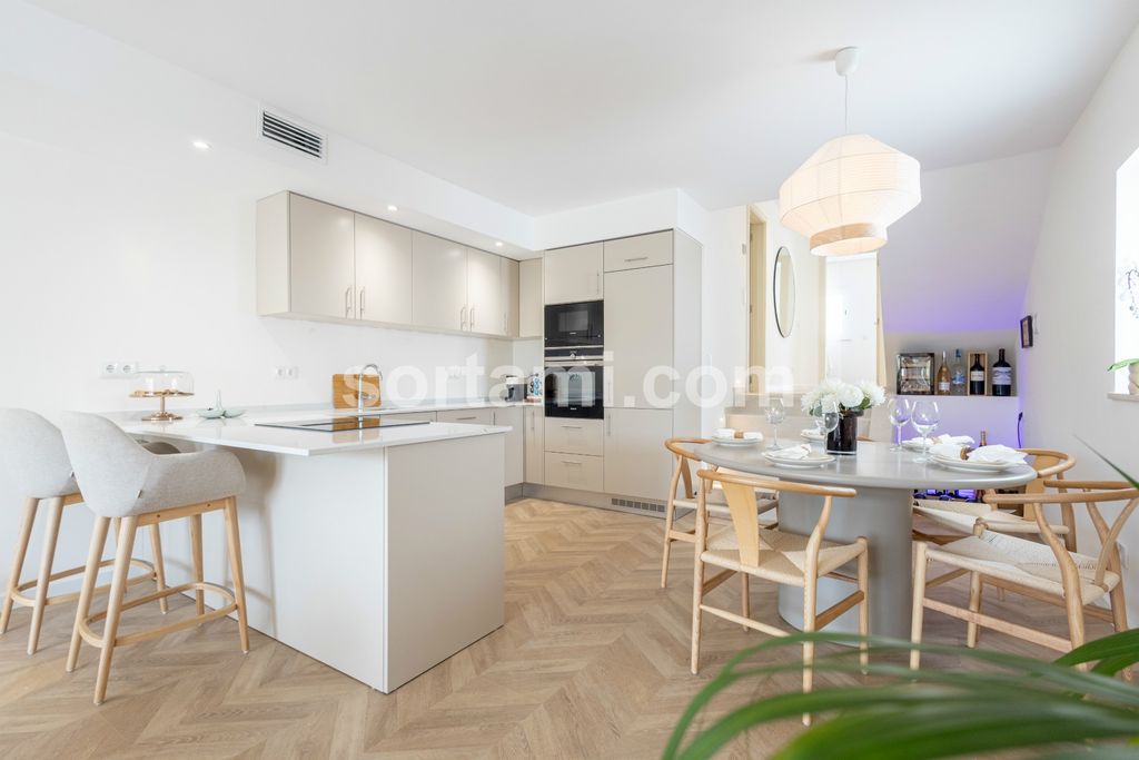 Property photo 2 of 36