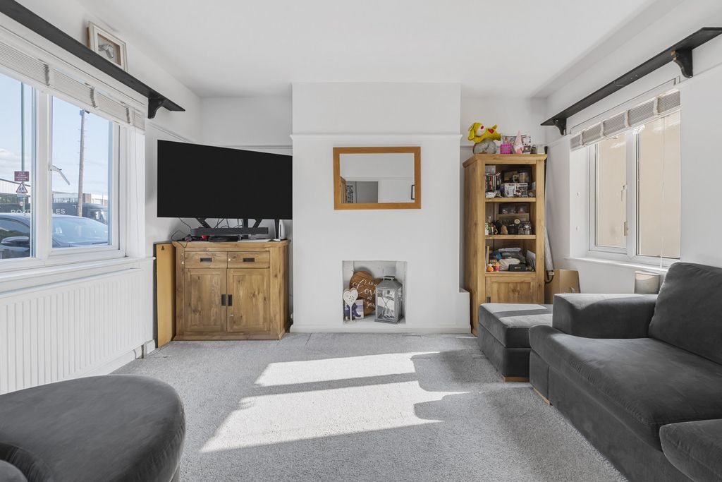 Property photo 2 of 14