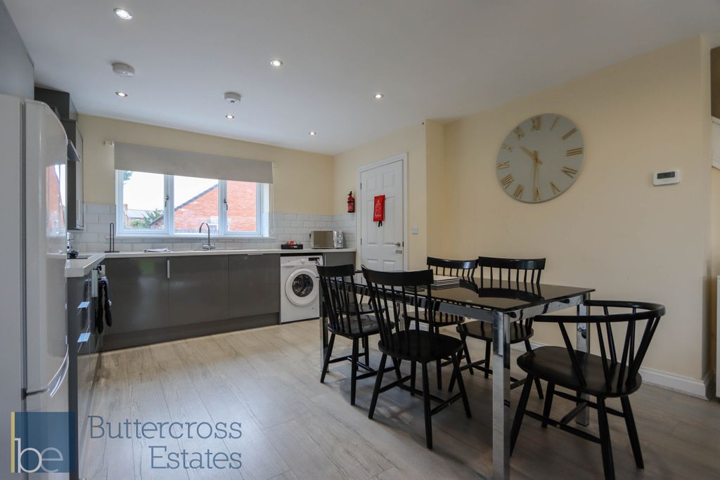 Property photo 3 of 19 Kitchen Diner