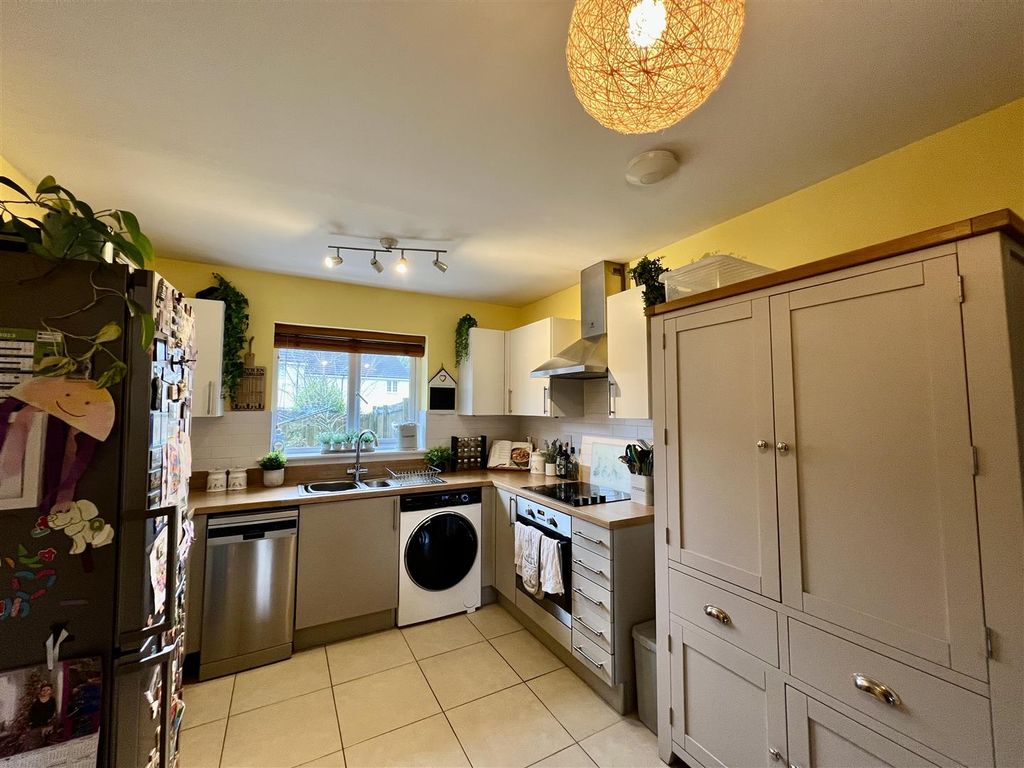 Property photo 3 of 19 Kitchen Diner