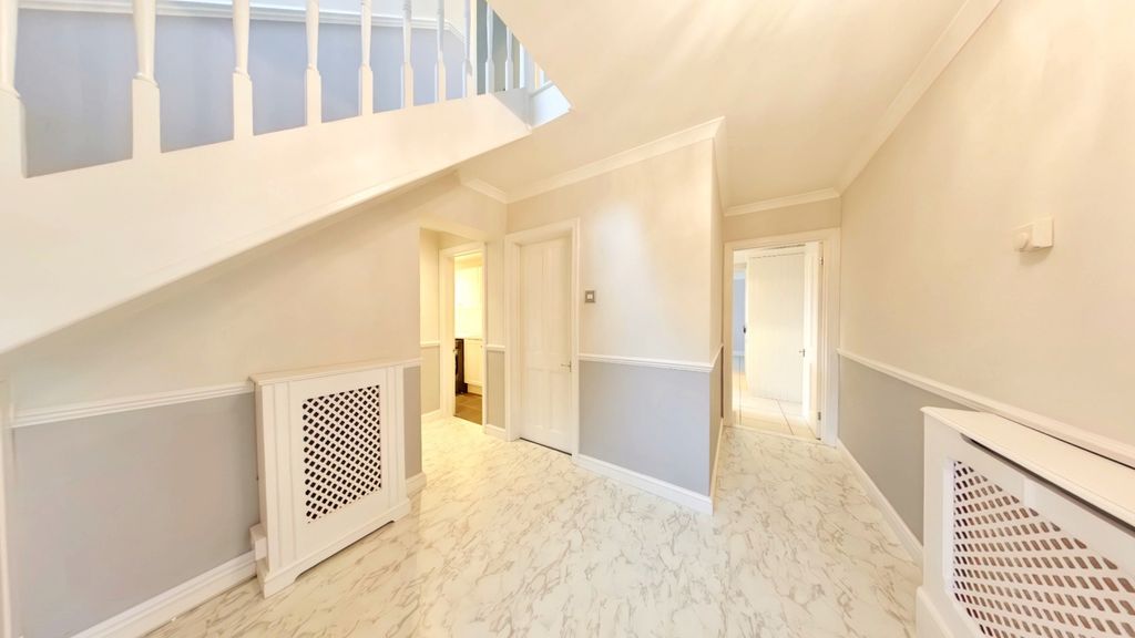 Property photo 2 of 21 Entrance Hallway