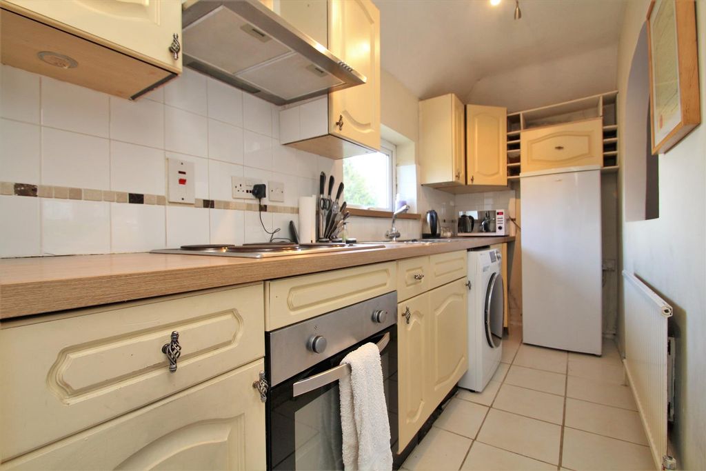 Property photo 2 of 8 Kitchen.Jpg
