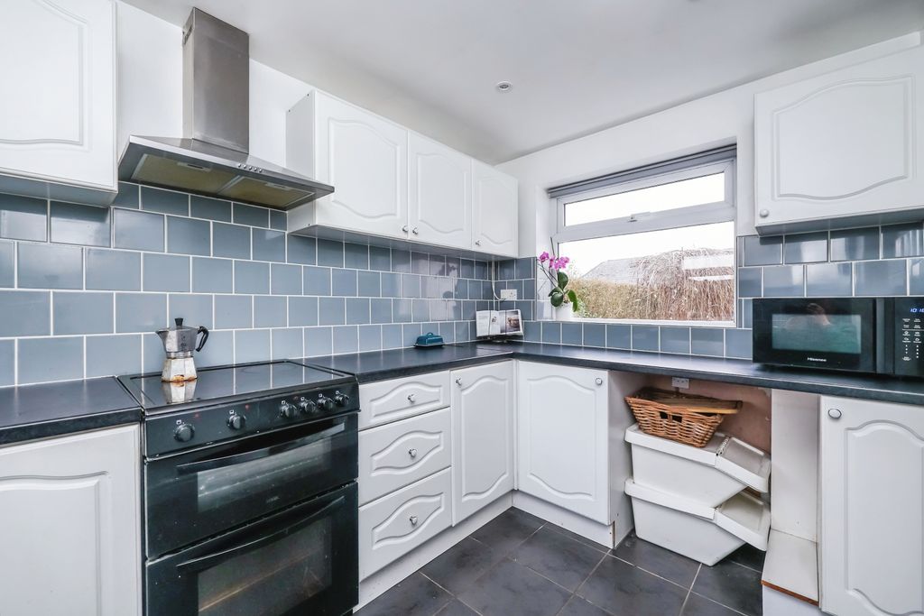 Property photo 3 of 15 Kitchen