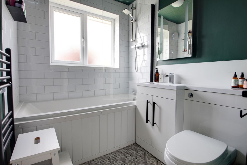Property photo 3 of 15 Bathroom