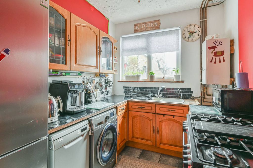 Property photo 3 of 9