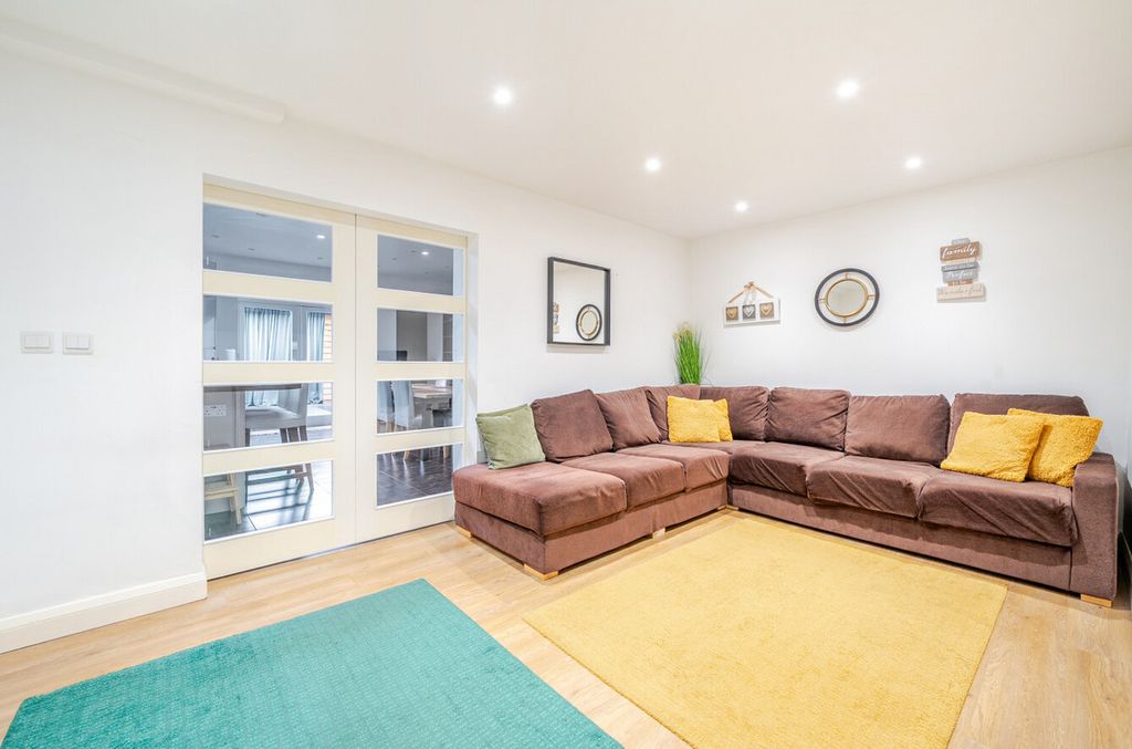 Property photo 2 of 26