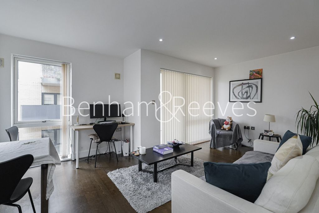 Property photo 3 of 8 Wood Floors