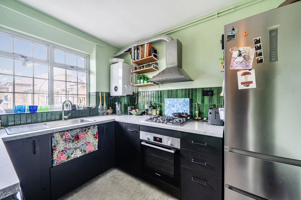Property photo 2 of 11 1422853-12-69B2c5...