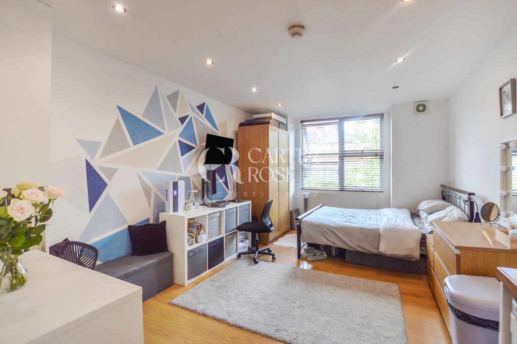 Property photo 1 of 5