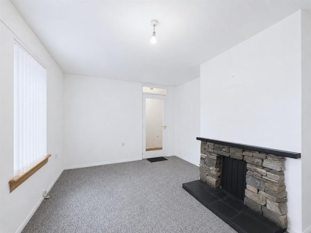 Property photo 2 of 15 Sitting Room