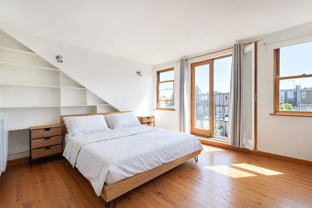 Property photo 1 of 11 Master Bedroom