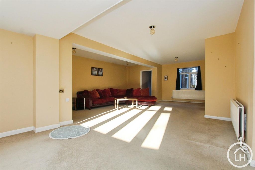 Property photo 2 of 20 Lounge