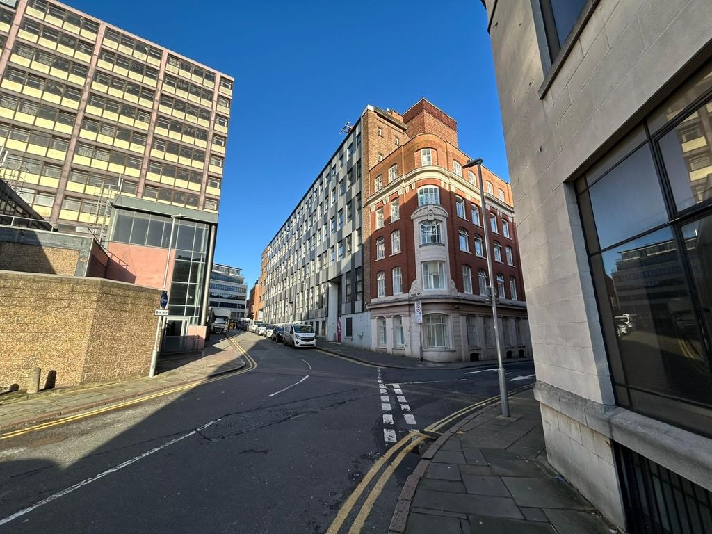 Property photo 1 of 2