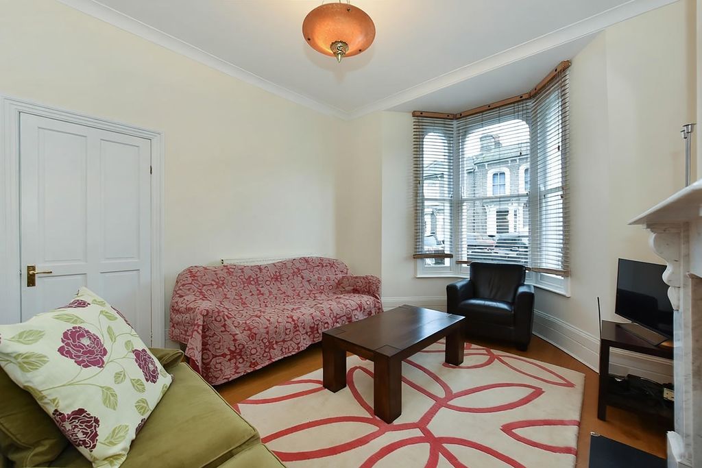 Property photo 3 of 16 27 Queen Anne Road (11)