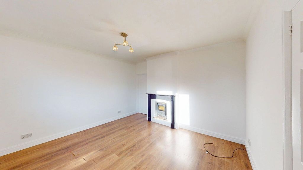 Property photo 2 of 15 Lounge