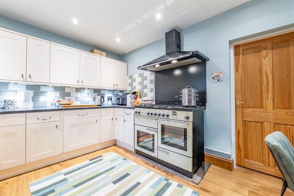 Property photo 3 of 15 Kitchen/Dining Room