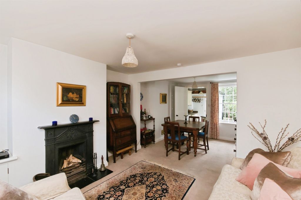 Property photo 2 of 7