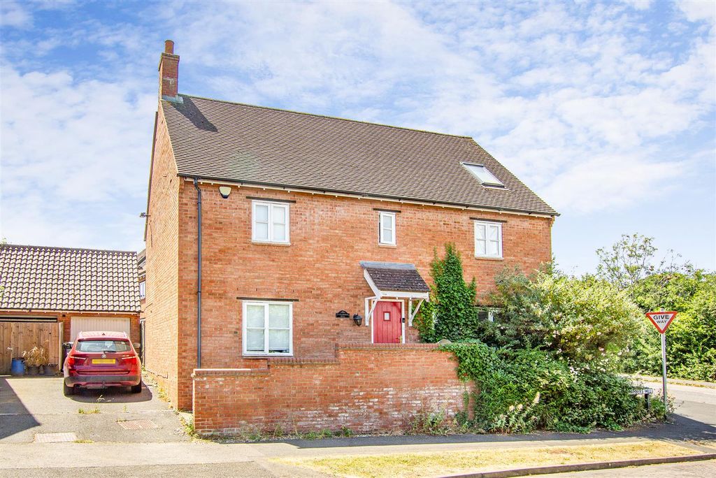 Property photo 1 of 26