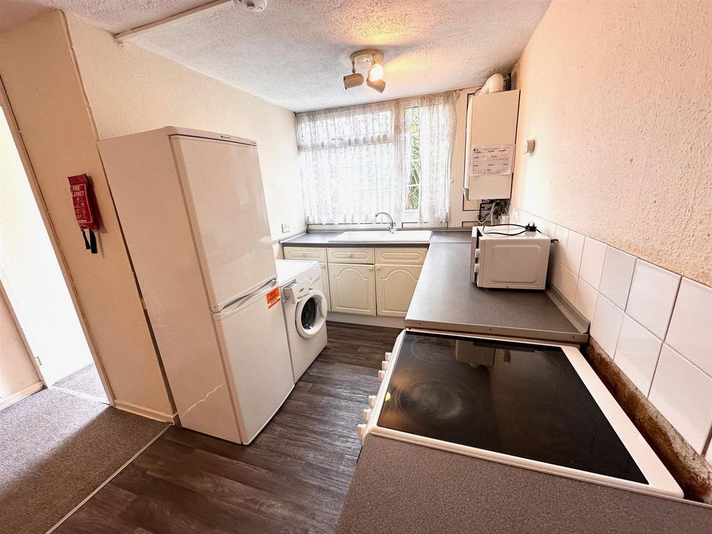 Property photo 3 of 15 Kitc.Jpg