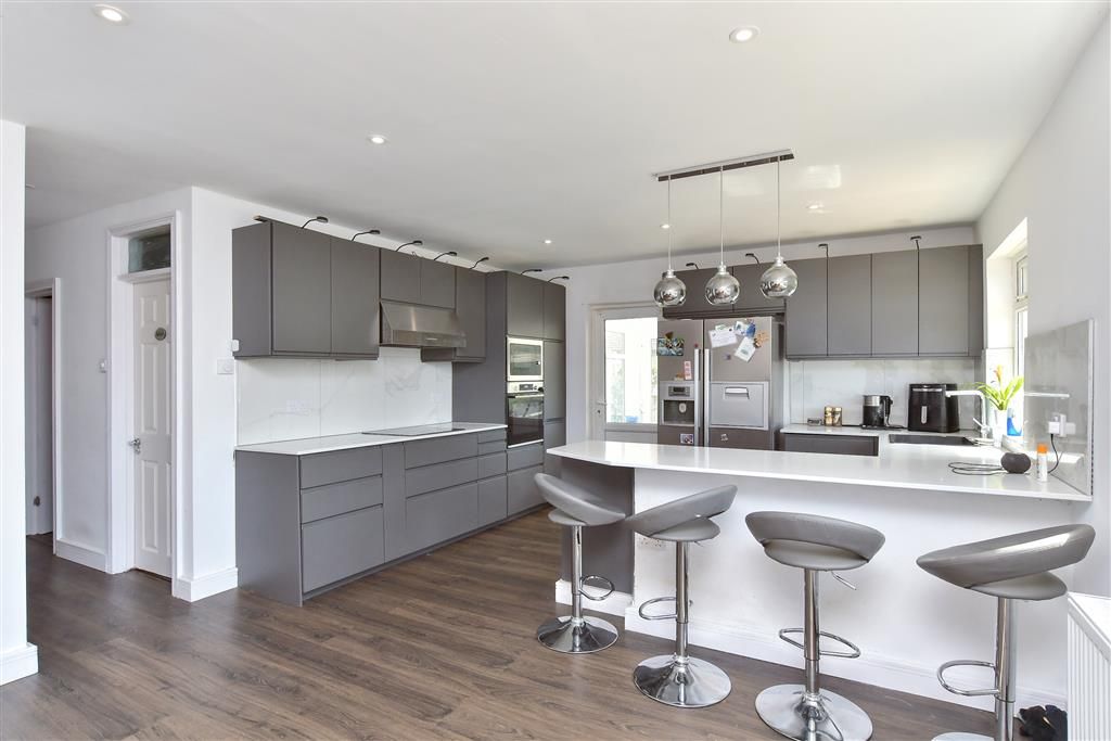 Property photo 3 of 19 Lounge/ Kitchen