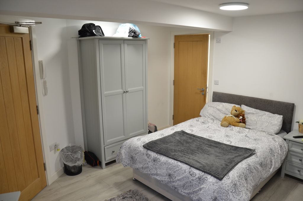 Property photo 2 of 5 2 Clinton Street 6