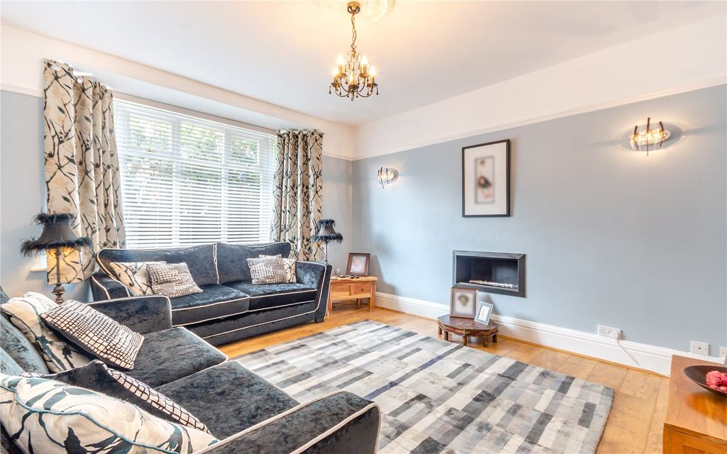 Property photo 2 of 19 Sitting Room