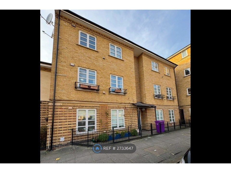 Property photo 1 of 8 Building Entrance