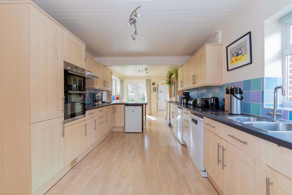 Property photo 2 of 21