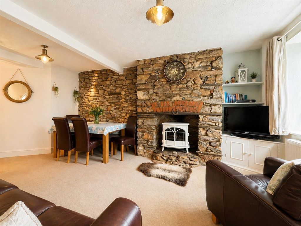Property photo 2 of 12 Lounge.Png