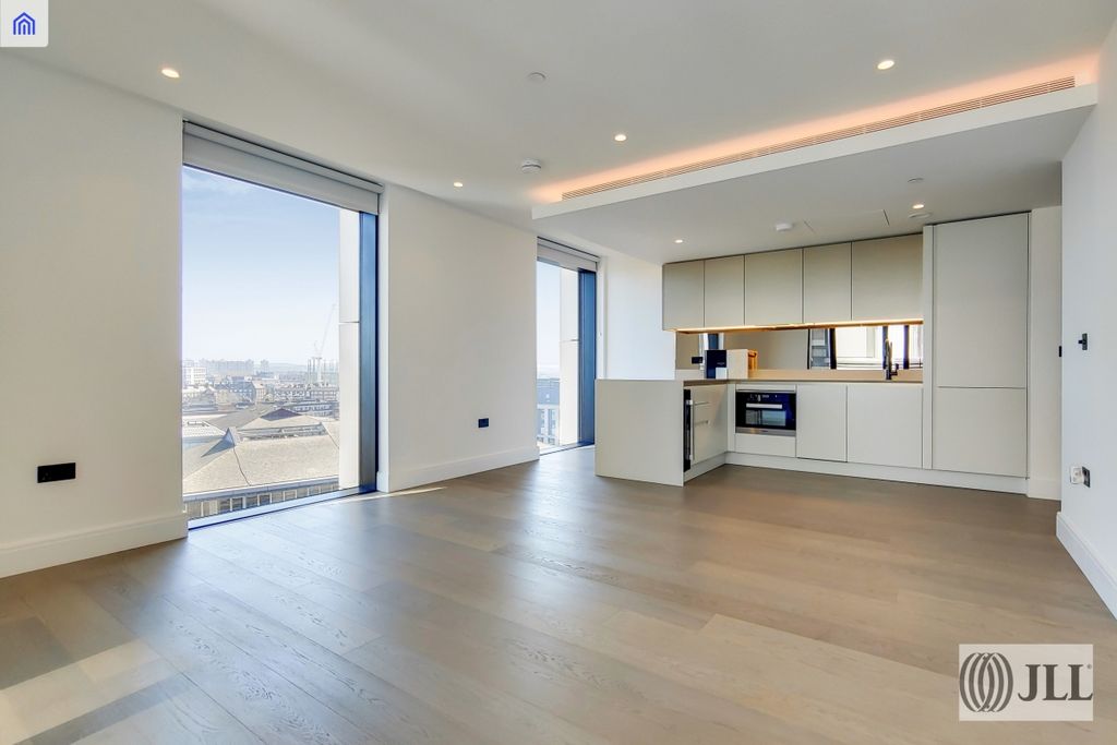Property photo 2 of 18 Kitchen-Reception