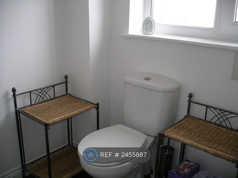 Property photo 3 of 7 Ensuite Bathroom