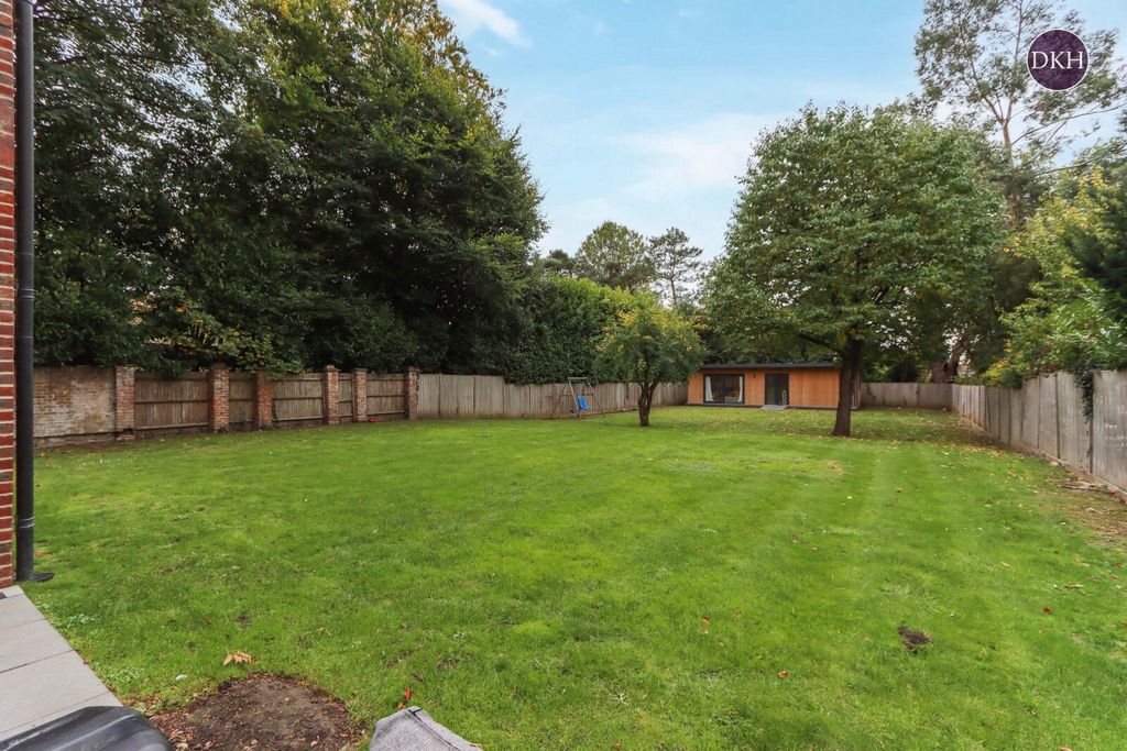 Property photo 2 of 27 Picture No. 35