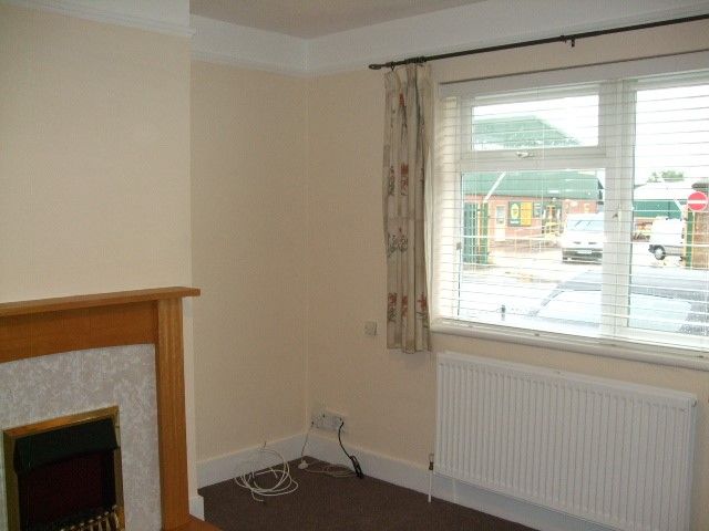 Property photo 2 of 11 Living Room