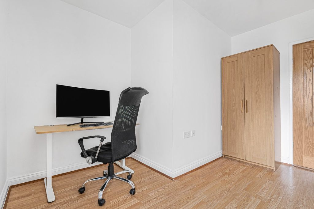 Property photo 3 of 20 Bedroom/Office