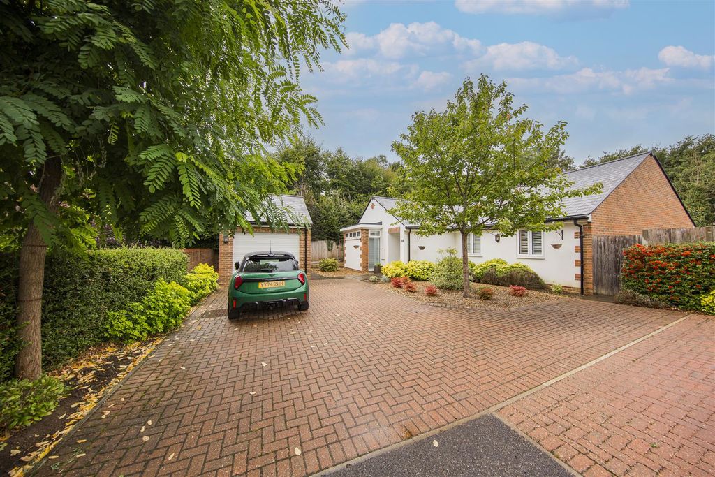 Property photo 1 of 23 Drive &amp; Garage