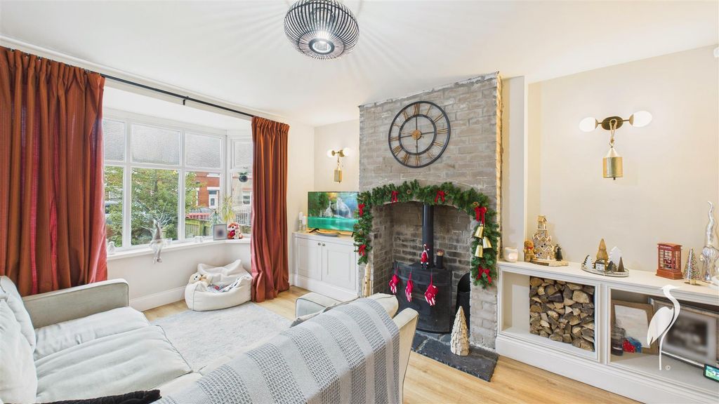 Property photo 2 of 25 Lounge