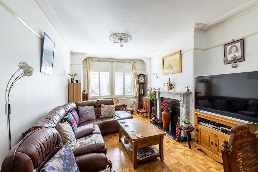 Property photo 2 of 12