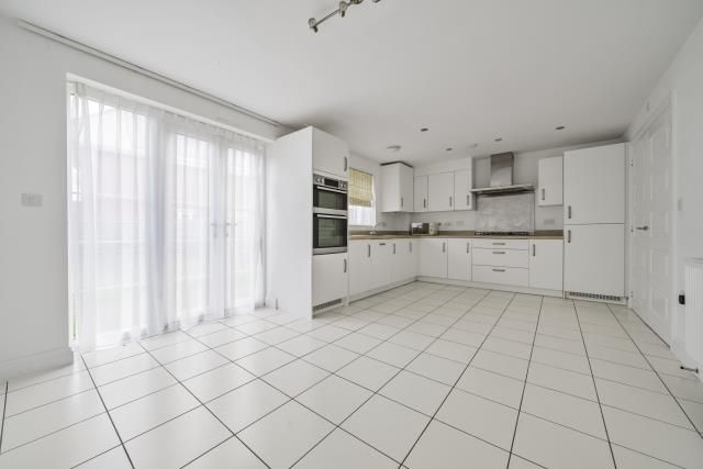 Property photo 3 of 10 Kitchen