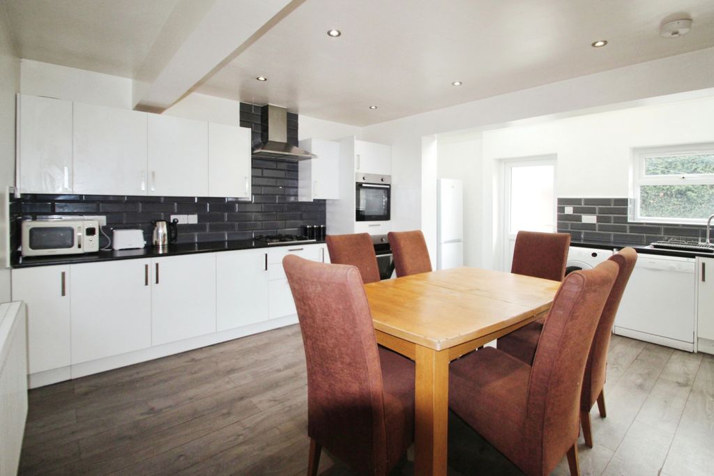 Property photo 2 of 8 209B4c0c-Img_3315