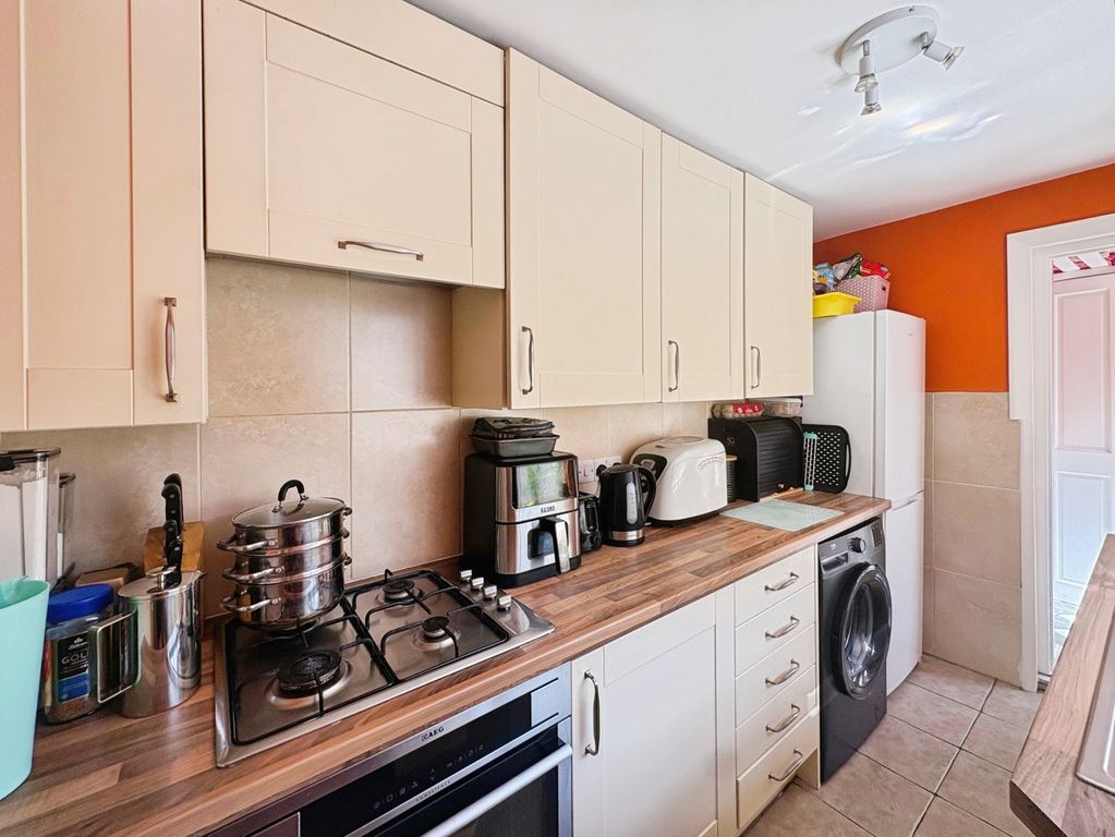 Property photo 2 of 14 Kitchen