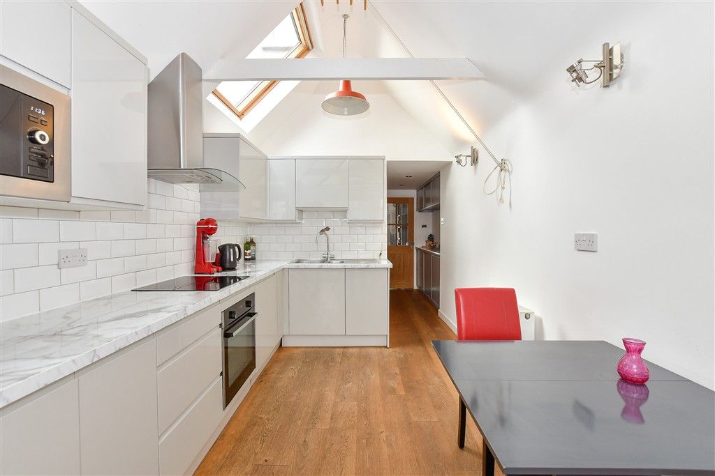 Property photo 2 of 11 Kitchen