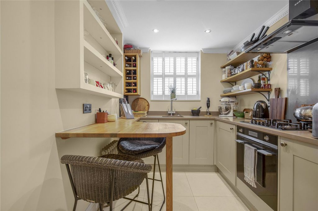 Property photo 2 of 8 Kitchen