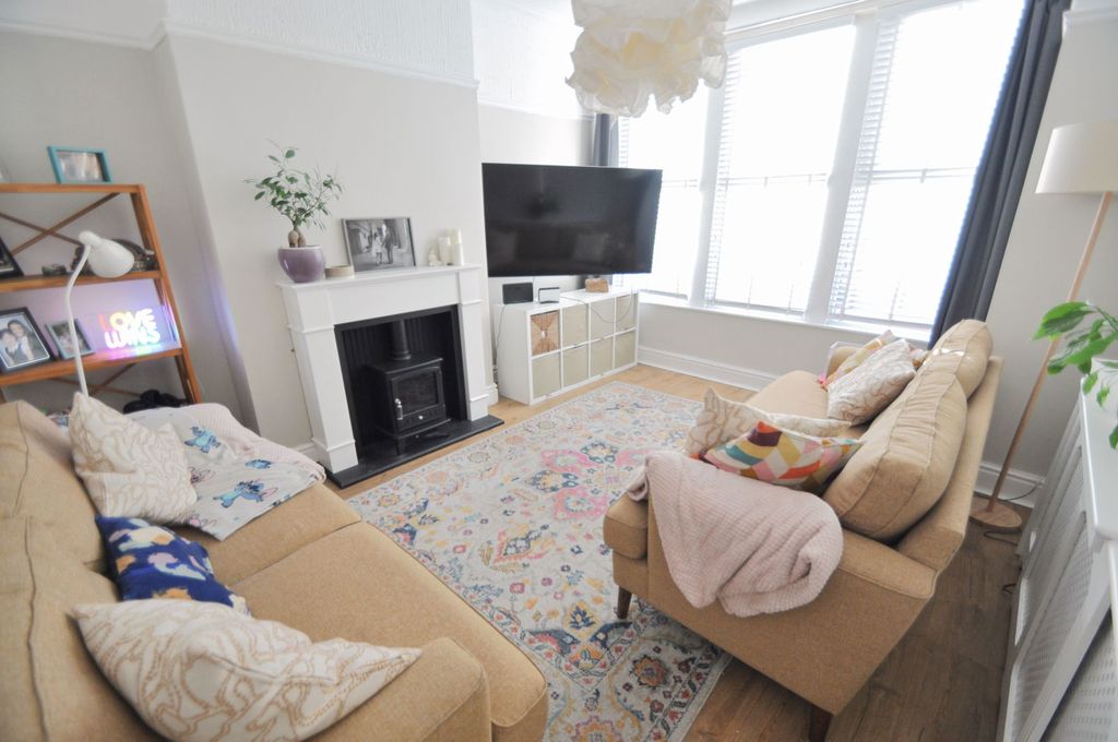 Property photo 2 of 45